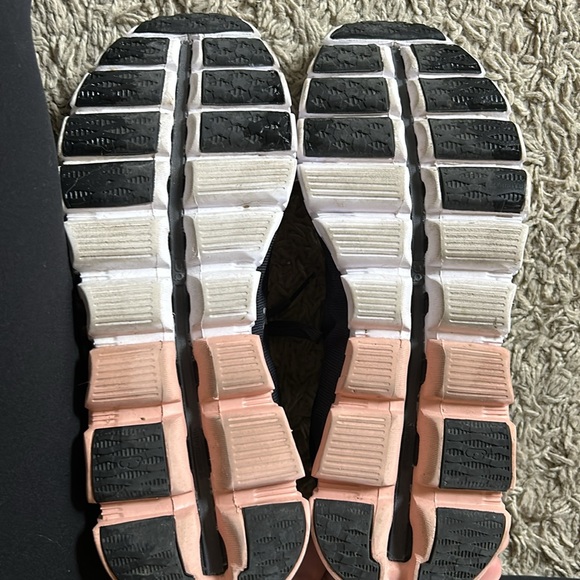 On cloud size 8 - Picture 5 of 5